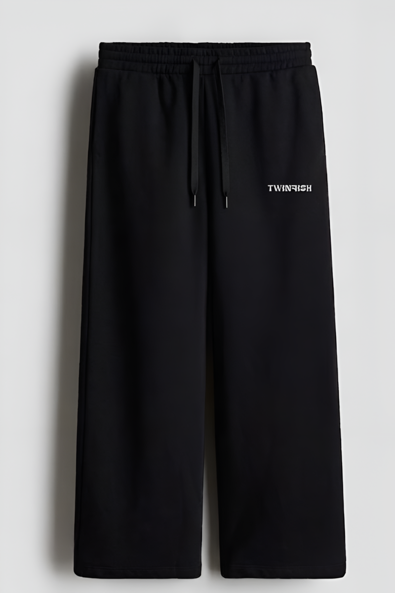 baggy sweatpants